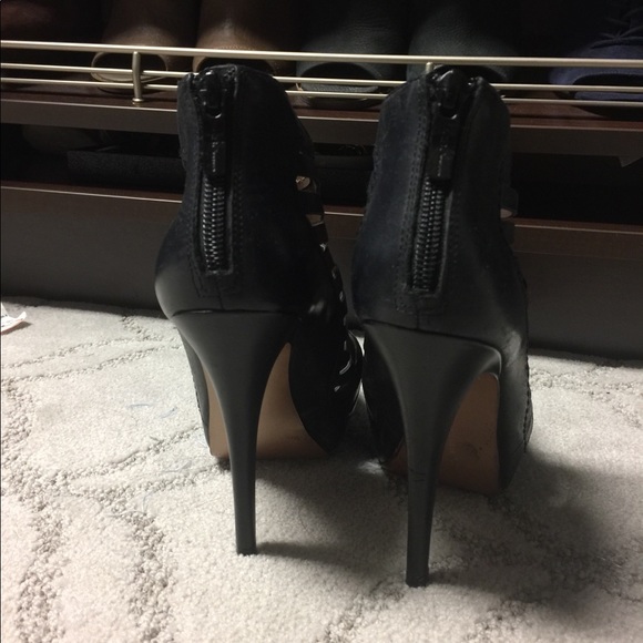 BCBG BOOTIES - Picture 3 of 5